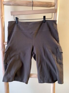 Athleta  Cargo Spandex Shorts Women’s Large Pull On Gym Yoga Beach Athletic